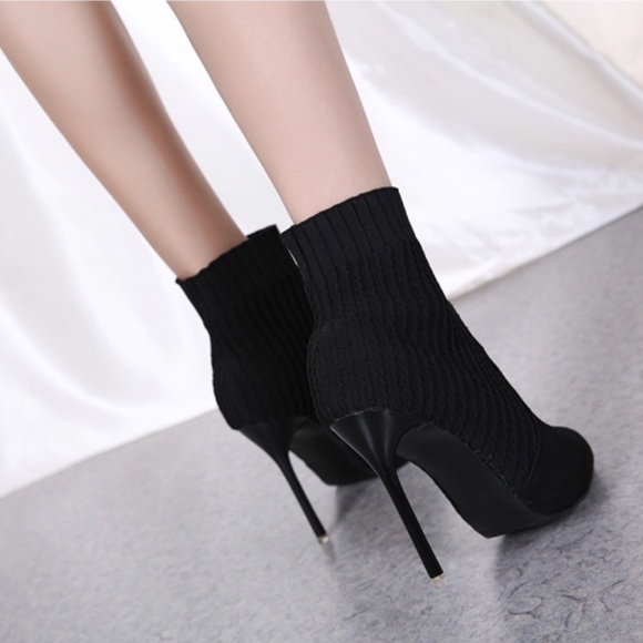 HOT! ON SALE! Black Pointed Sock Booties - Picture 4 of 6